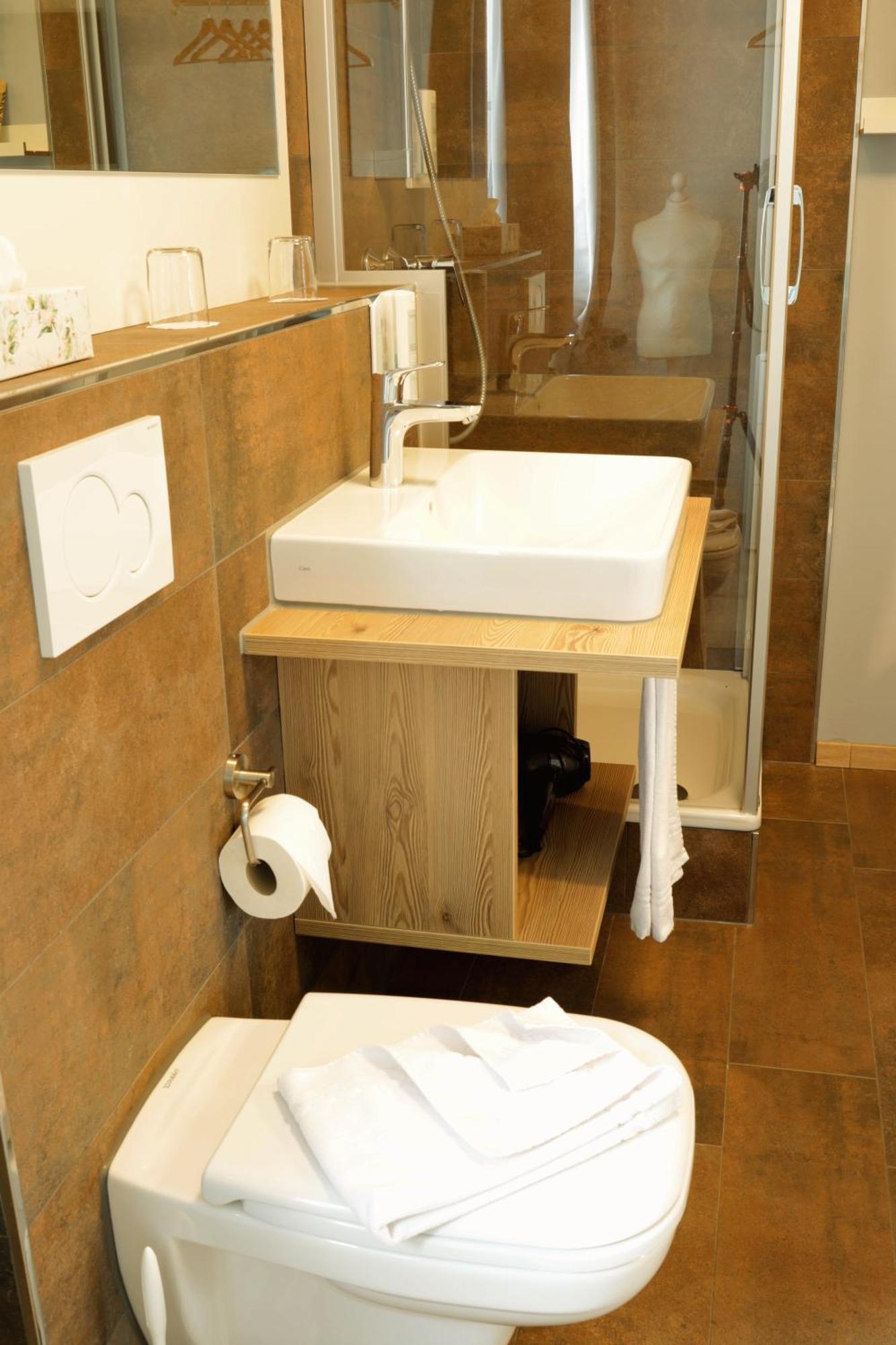 R & J Hotel Rust Zewnętrze zdjęcie